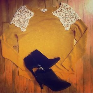 🆕Moa Moa Yellow Lightweight Sweater Lace Accent